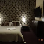 B&B 