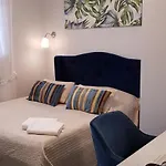 B&B 